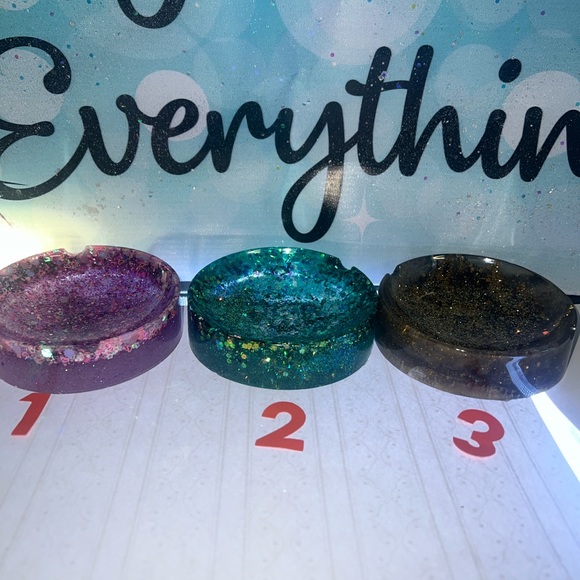 Ashtrays - Picture 4 of 9